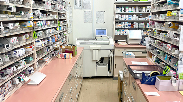 セイムス小田急相模原駅前薬局の調剤室