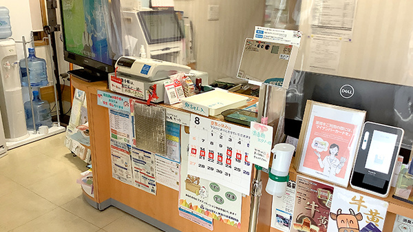ポスト薬局の受付/カウンター