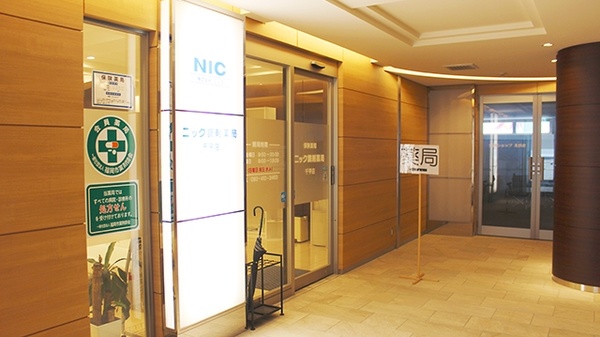 ニック調剤薬局　千早店の入口