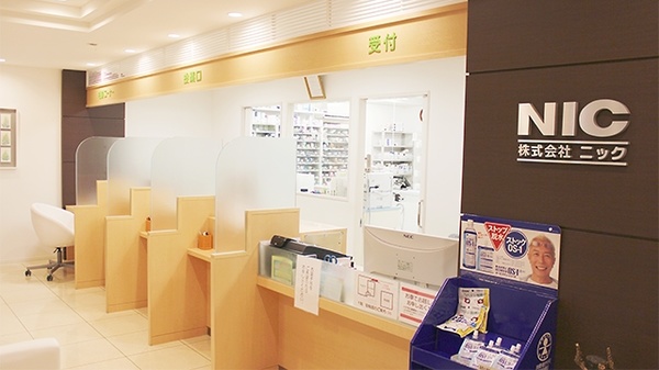 ニック調剤薬局　千早店の受付/カウンター