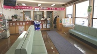 しなの薬局　中央店の待合スペース