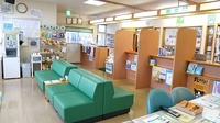 しなの薬局　坂町店の待合スペース