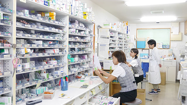 しなの薬局　坂町店の調剤室