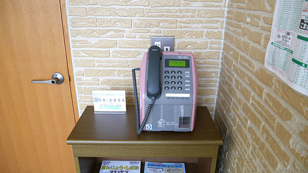 しなの薬局　坂町店の待合スペース