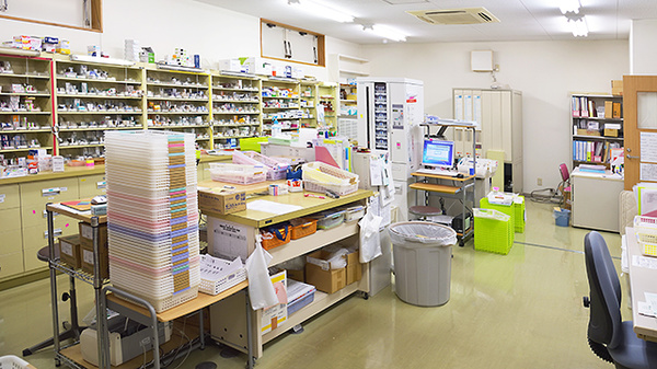 しなの薬局　桜木店の調剤室