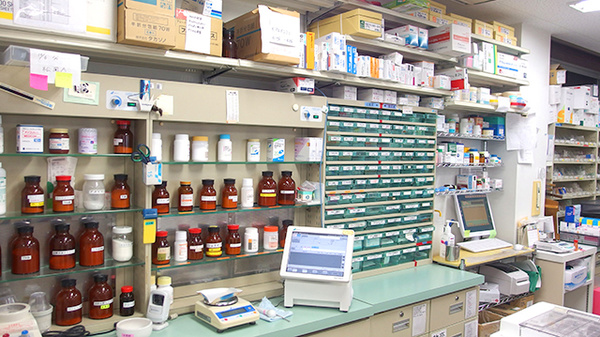 しなの薬局　新通店の調剤室
