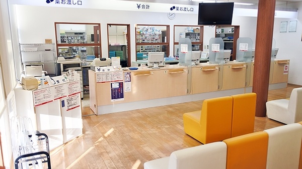 しなの薬局　三条店の受付/カウンター