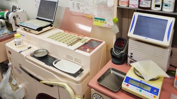 しなの薬局グループ　しもまち薬局の調剤器具