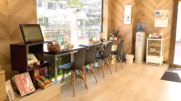 エルム薬局川西店の待合スペース