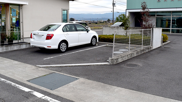 かさだ薬局の駐車場