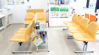 そうごう薬局　亀戸駅前店の待合スペース