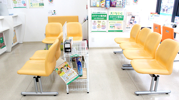 そうごう薬局　亀戸駅前店の待合スペース