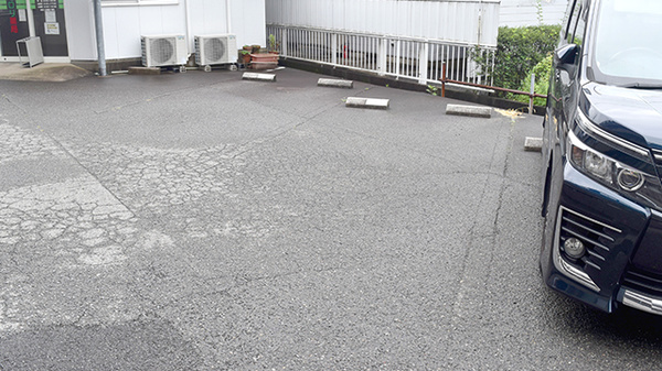 中山セロリ薬局の駐車場