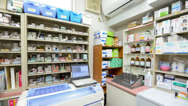 ひかり薬局 小野本町店の薬棚