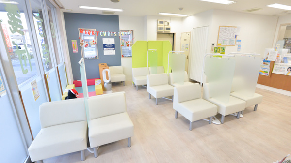 フタツカ薬局　神戸西店の待合スペース