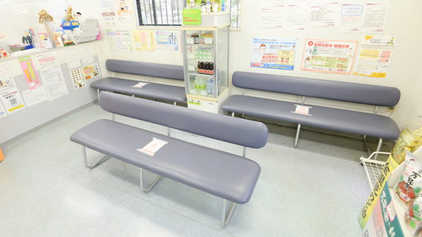 フタツカ薬局　秋葉台店の待合スペース