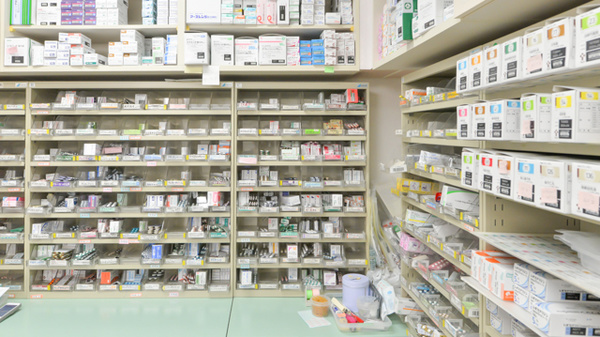 フタツカ薬局　伊川谷南店の薬棚