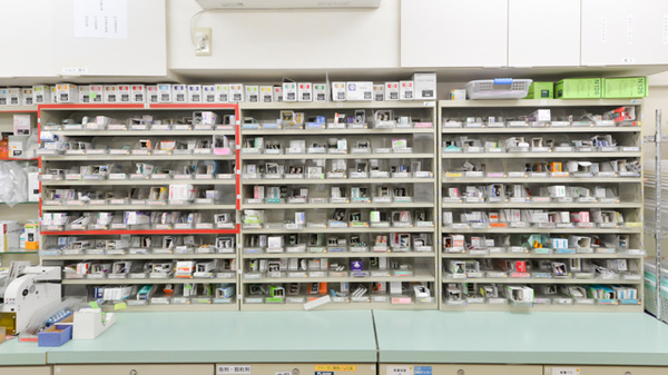 フタツカ薬局　みたに店の薬棚