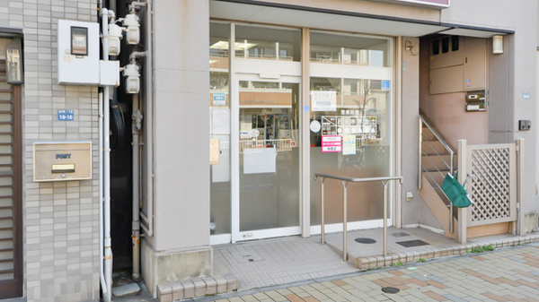 フタツカ薬局　兵庫店の入口