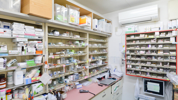 フタツカ薬局　兵庫店の薬棚