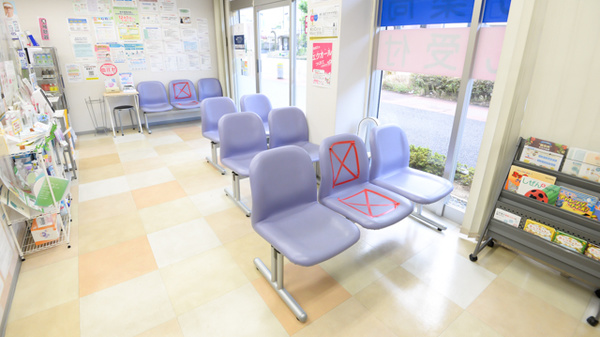 フタツカ薬局　西宮甲子園店の待合スペース