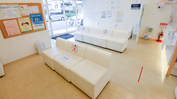 フタツカ薬局　中山寺店の待合スペース