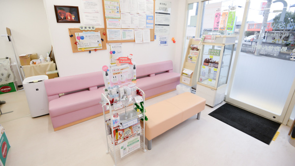 フタツカ薬局　小野店の待合スペース