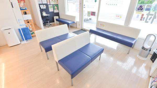 フタツカ薬局　下戸田店の待合スペース