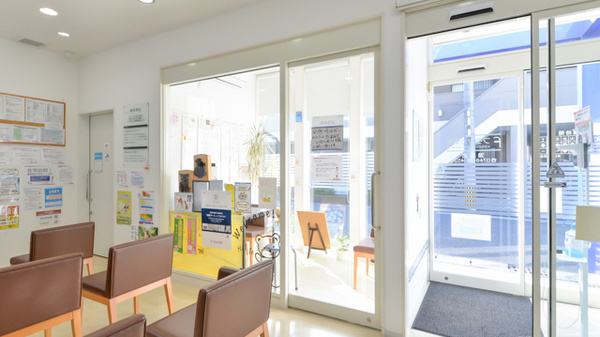 フタツカ薬局　湖南店の感染予防待合スペース