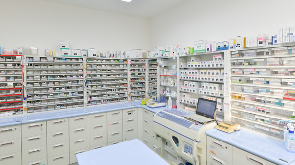 フタツカ薬局　湖南店の薬棚