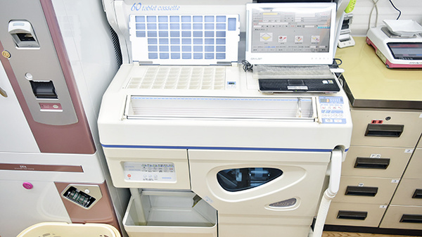 あけぼの薬局　昭和町店の調剤器具