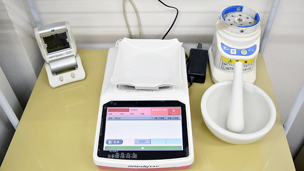 あけぼの薬局　昭和町店の調剤器具
