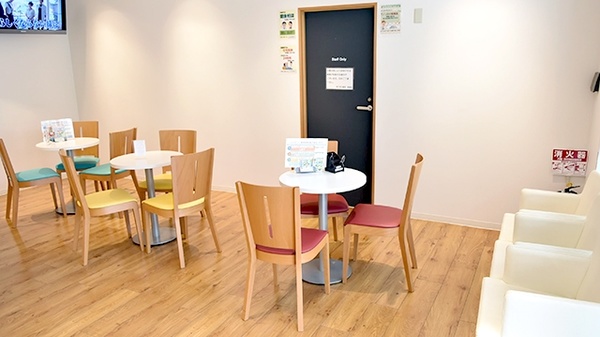 あけぼの薬局　都島店の待合スペース