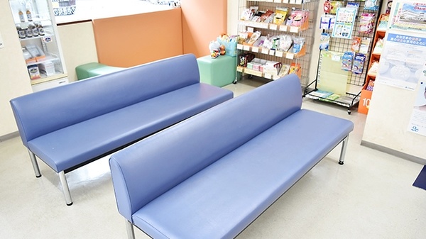 あけぼの薬局　上桂店の待合スペース