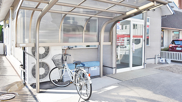 あけぼの薬局　加古川店の駐輪場