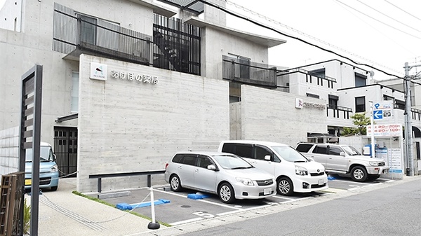あけぼの薬局　桂駅前店の駐車場