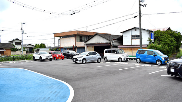 アライブ薬局かなくら店の駐車場