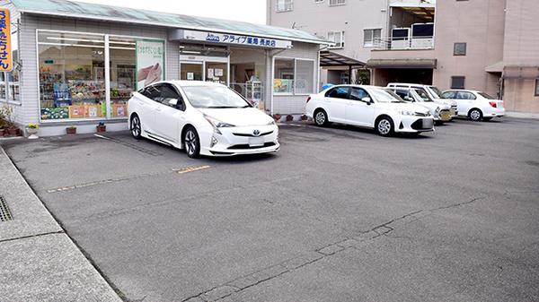 アライブ薬局　長炭店の駐車場