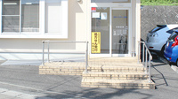 加茂ヘルスマート薬局の入口