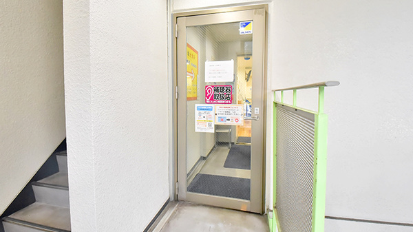 薬ヒグチ調剤薬局 四谷駅前店の入口