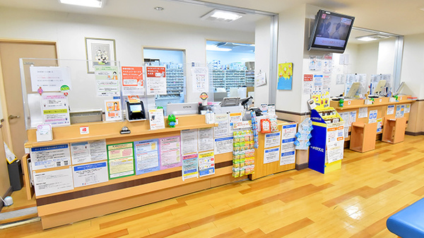 薬ヒグチ調剤薬局 四谷駅前店の受付/カウンター