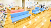 薬ヒグチ調剤薬局 四谷駅前店の待合スペース