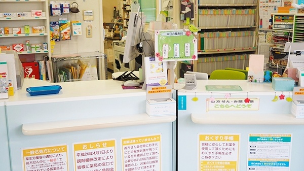 うぐいす薬局の受付/カウンター