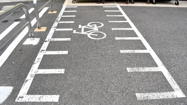 セイムス守山新城薬局の駐輪場