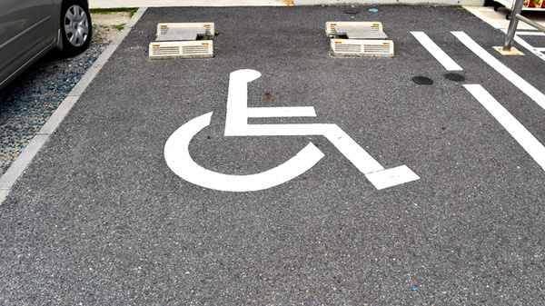 セイムス守山新城薬局の駐車場