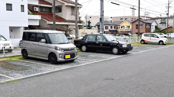 セイムス守山新城薬局の駐車場