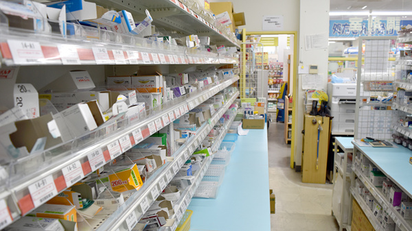セイムス東海富木島薬局の薬棚