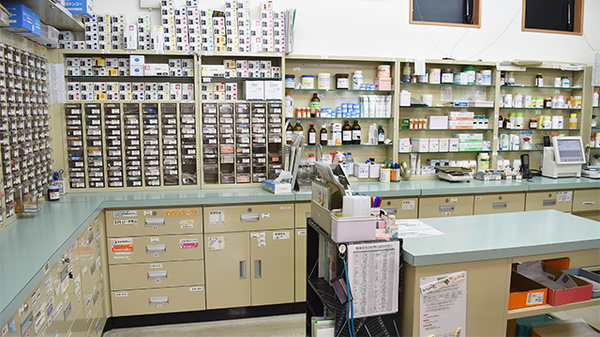 セイムス大府江端薬局の調剤室