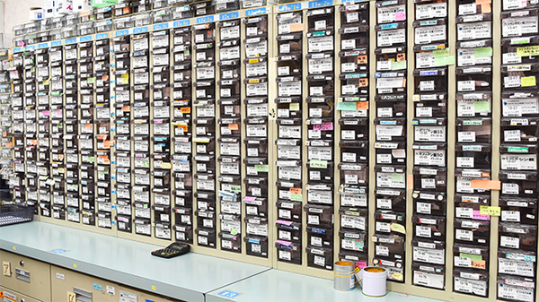 セイムス大府半月薬局の薬棚