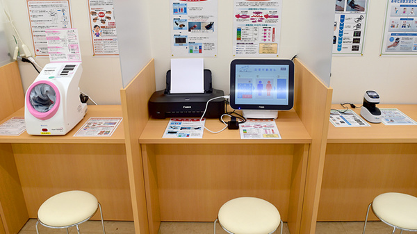 セイムス梅村学園前薬局の血圧計